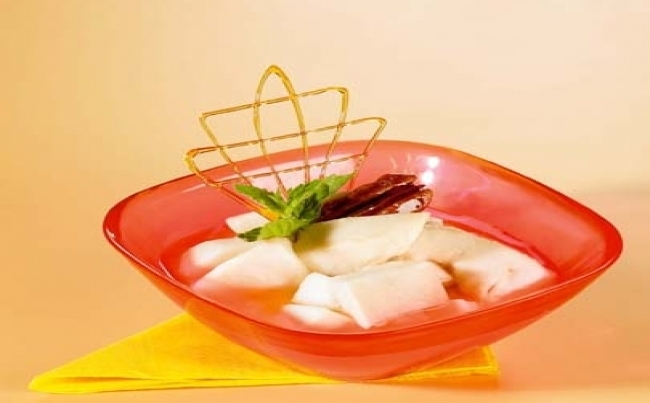 Delicia de chirimoya y naranja con pecanas acarameladas